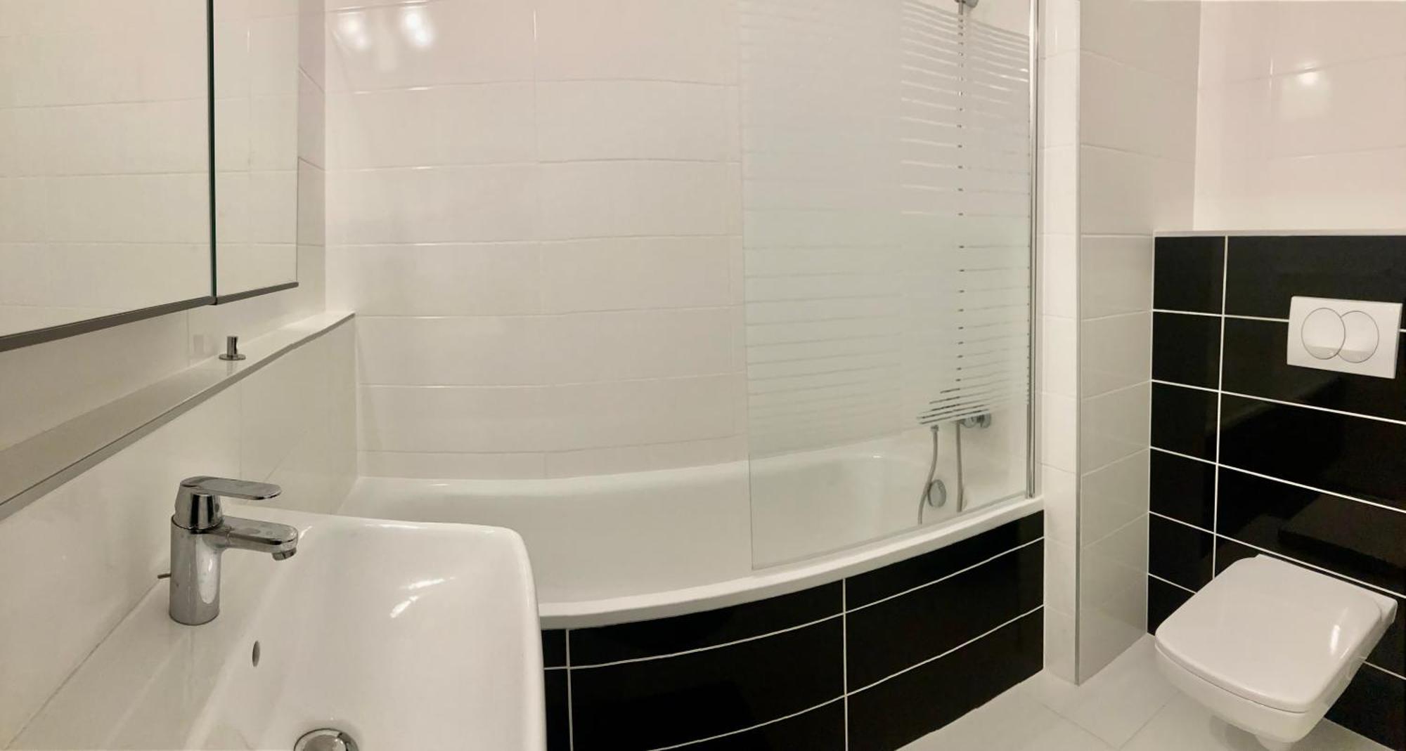 Westside Residence Apartment - Modern & Peaceful - Free Garage! Budapest Bagian luar foto