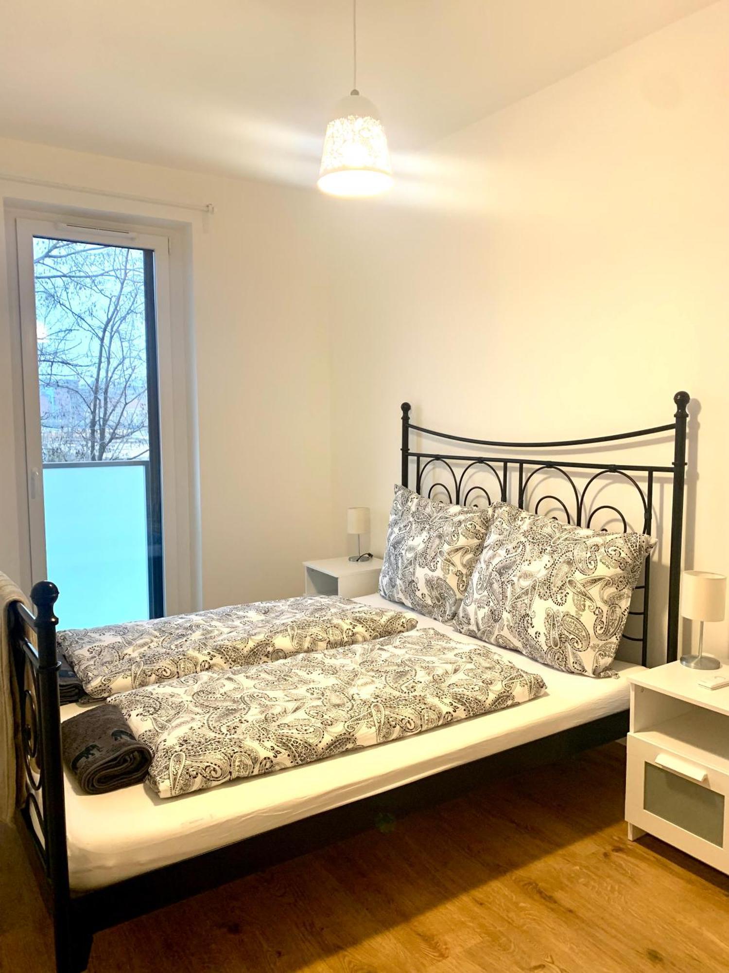 Westside Residence Apartment - Modern & Peaceful - Free Garage! Budapest Bagian luar foto