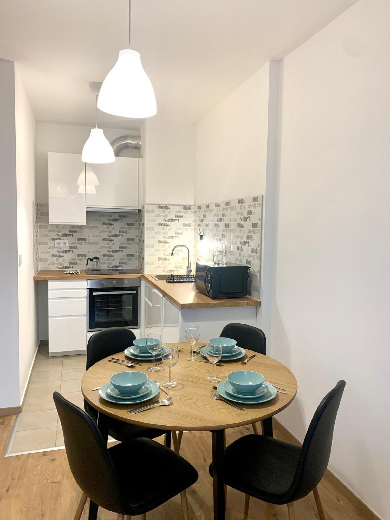 Westside Residence Apartment - Modern & Peaceful - Free Garage! Budapest Bagian luar foto