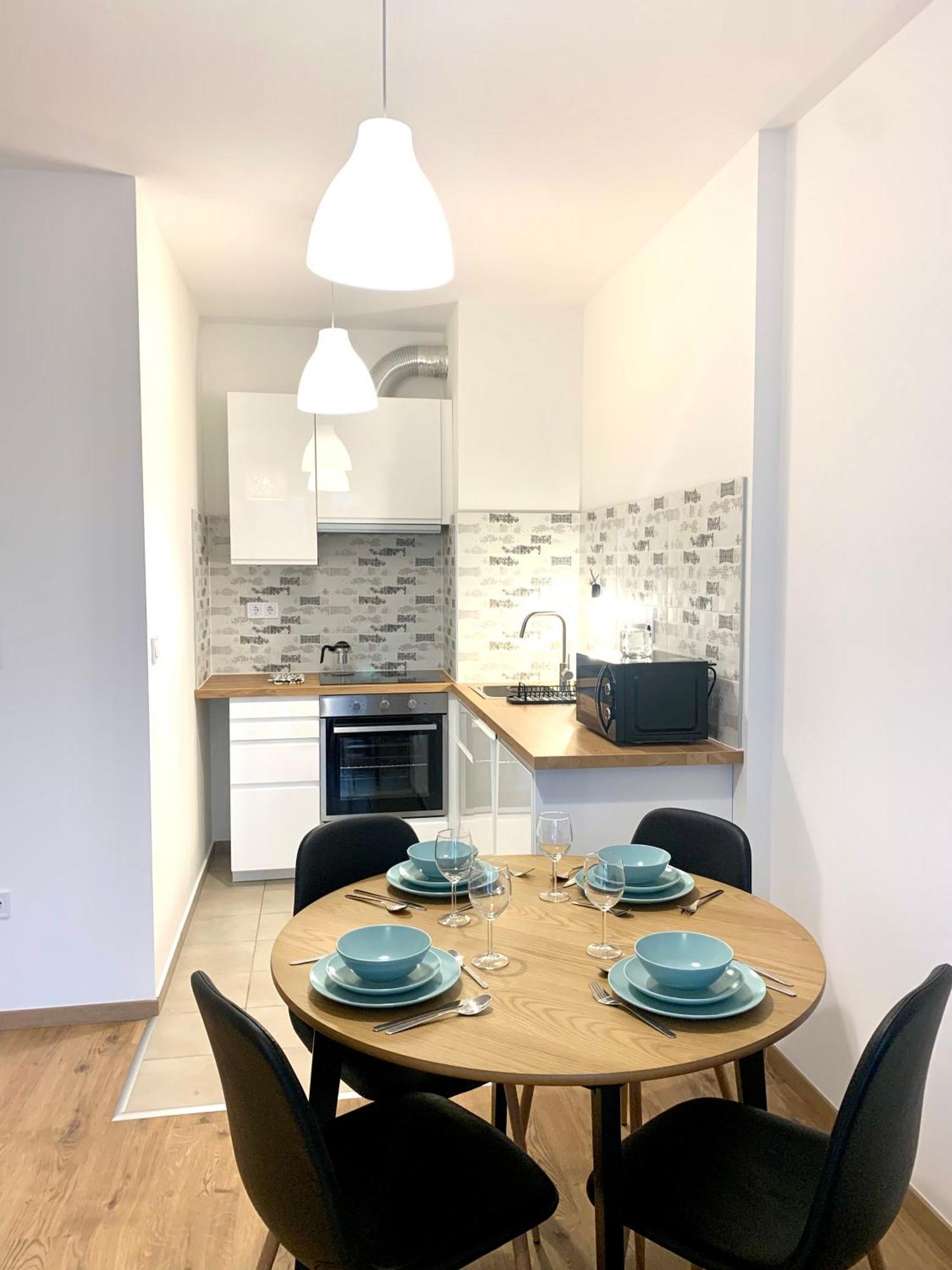 Westside Residence Apartment - Modern & Peaceful - Free Garage! Budapest Bagian luar foto