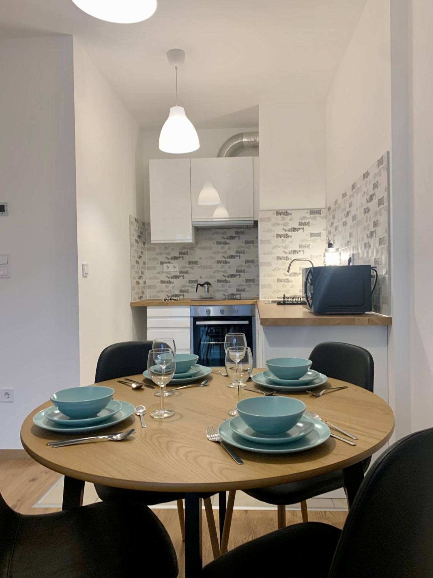 Westside Residence Apartment - Modern & Peaceful - Free Garage! Budapest Bagian luar foto