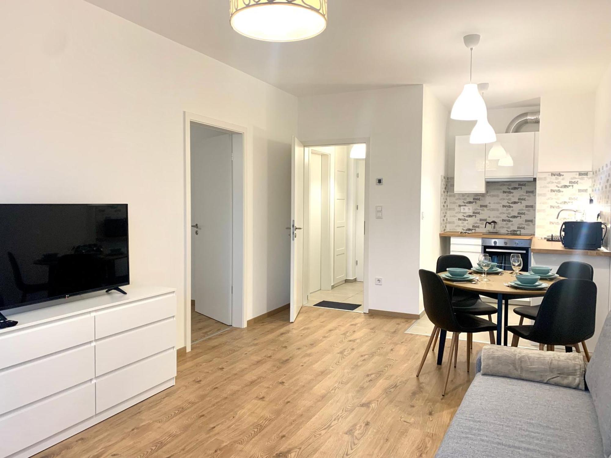 Westside Residence Apartment - Modern & Peaceful - Free Garage! Budapest Bagian luar foto